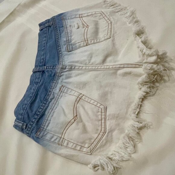 SIGNATURE 8 AZTEC DISTRESSED SHORTS SIZE LARGE - Picture 4 of 13